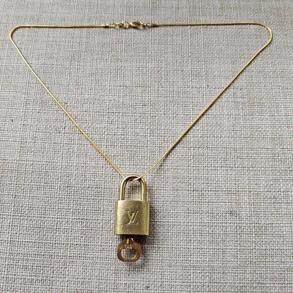 Louis Vuitton Paris Padlock Gold Tone Lock/Key 310 Made in France Authentic LV - Picture 8 of 13